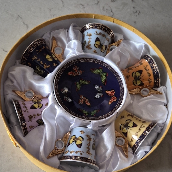 Butterfly Design Porcelain Tea Set - Picture 6 of 6